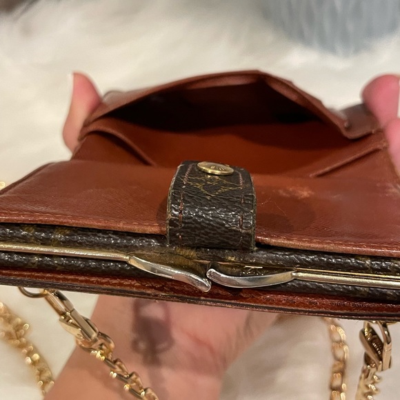 Authentic Louis Vuitton Kisslock Wallet On A Chain | MI1010 - Picture 8 of 16